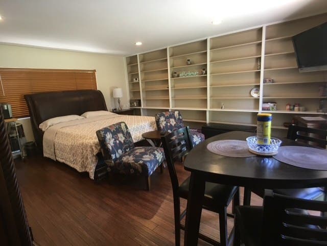 Huge- Private Entrance Studio