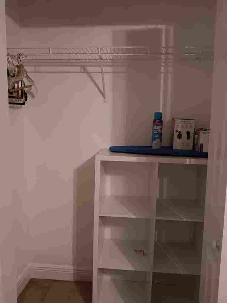I am looking for a roommate.