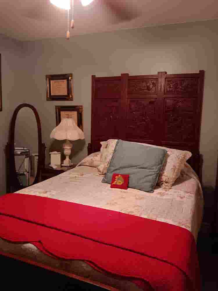 I am looking for a roommate.