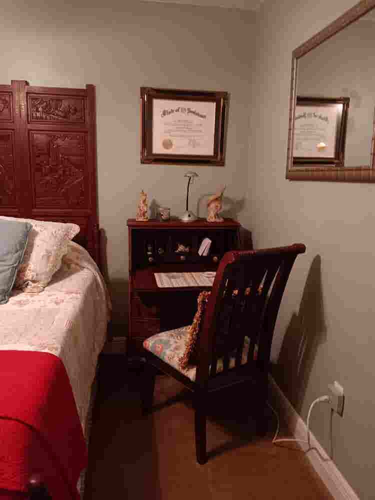 I am looking for a roommate.