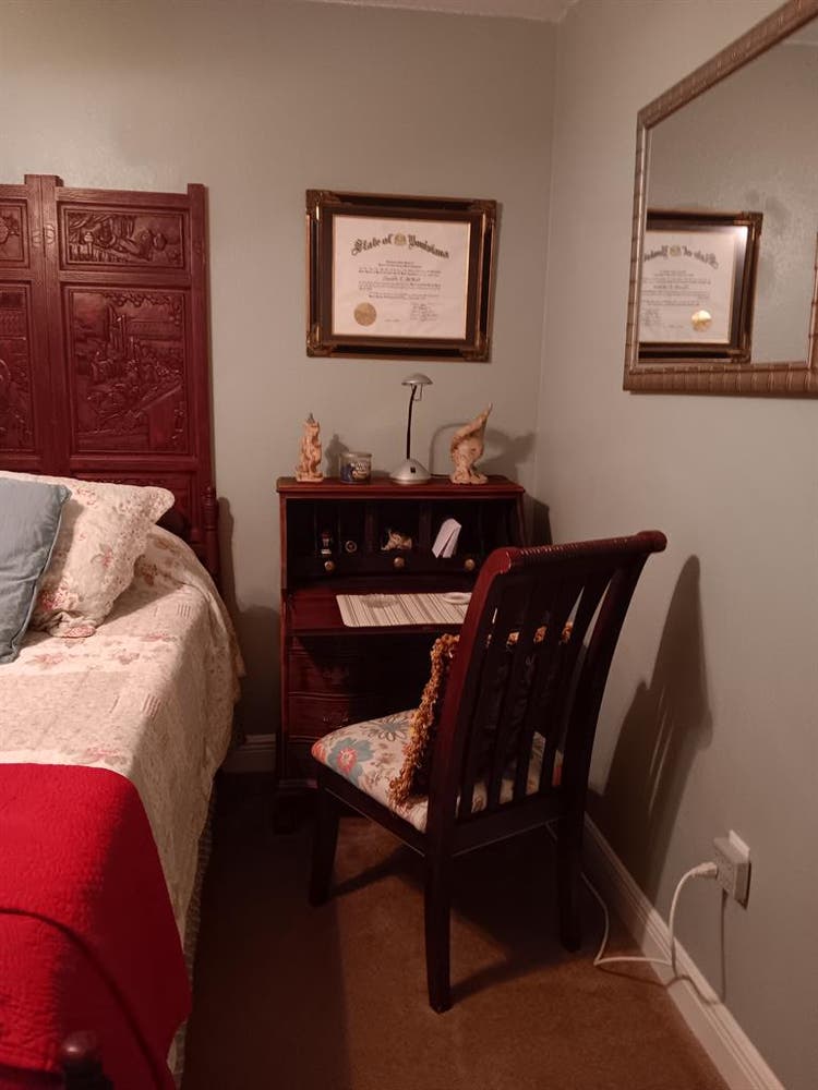 I am looking for a roommate.