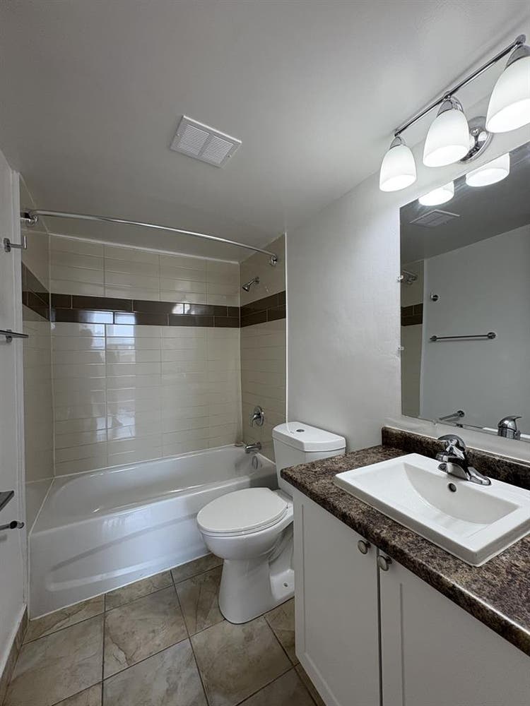Looking for a female roommate