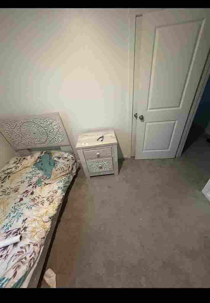 Looking for roommate