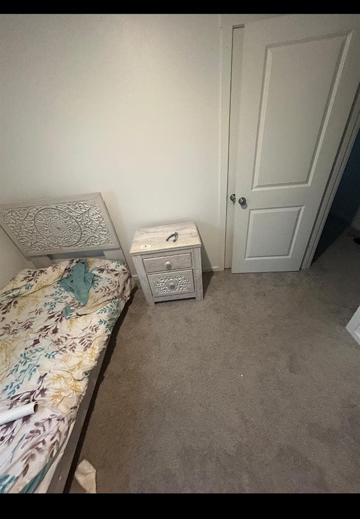 Looking for roommate