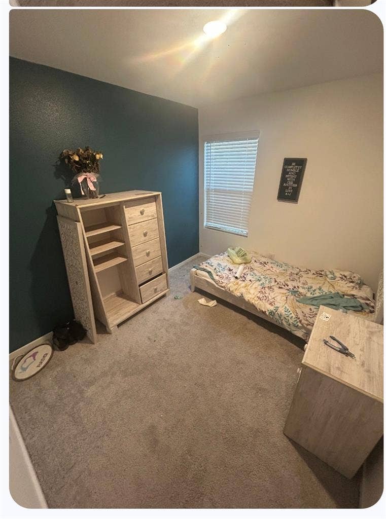 Looking for roommate