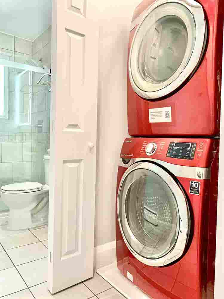 FURNISHED BDRM IN FEMALE-ONLY APT