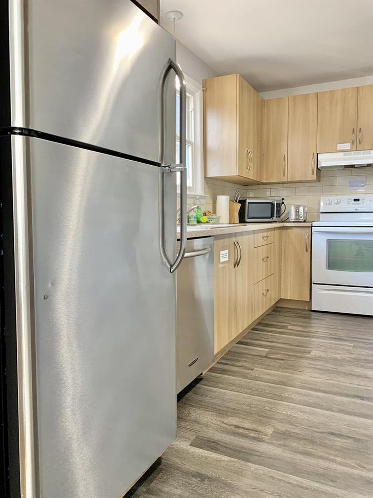 FURNISHED BDRM IN FEMALE-ONLY APT