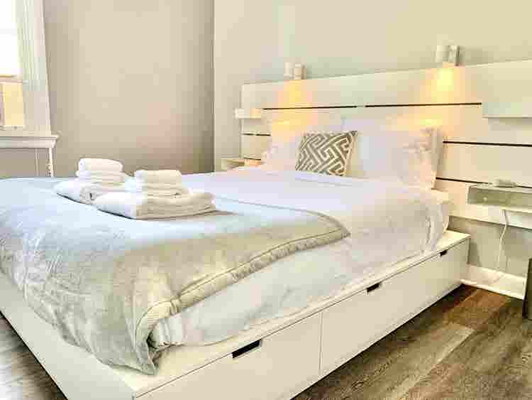 FURNISHED BDRM IN FEMALE-ONLY APT