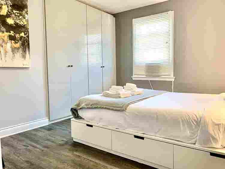 FURNISHED BDRM IN FEMALE-ONLY APT