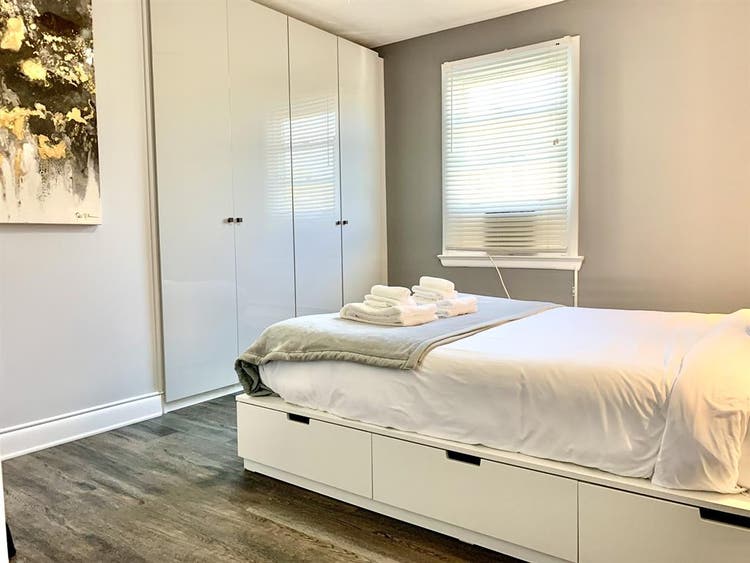 FURNISHED BDRM IN FEMALE-ONLY APT