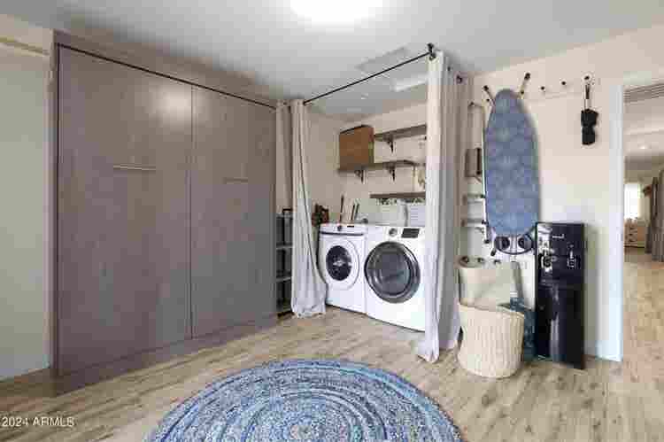 Looking for one roommate ASAP