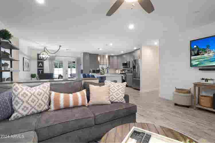 Looking for one roommate ASAP