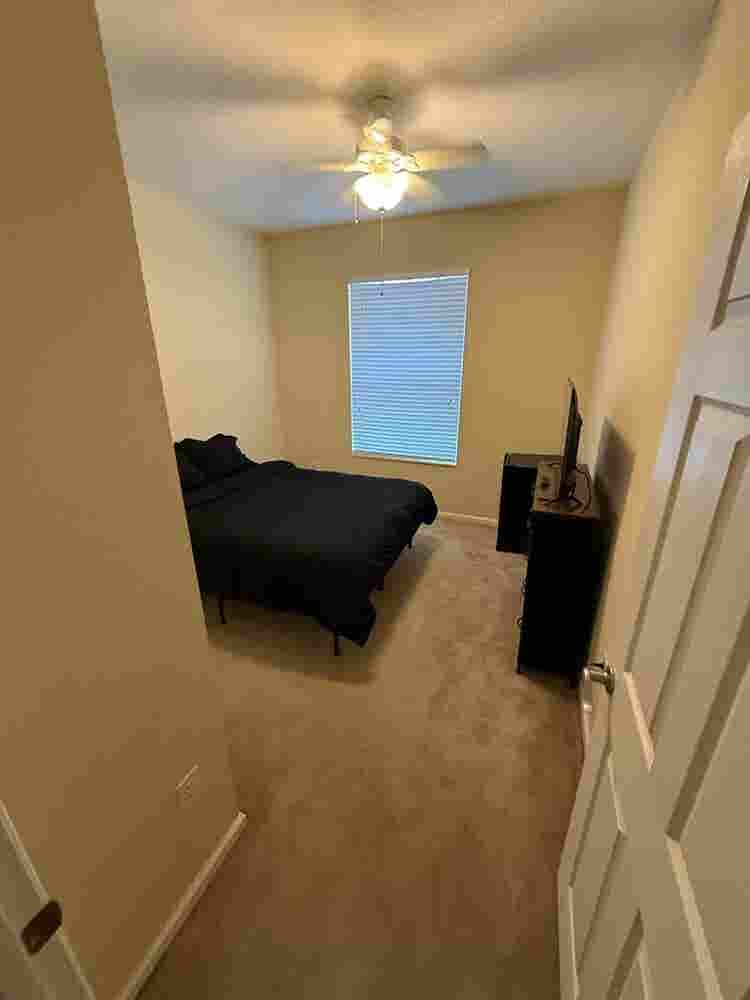 Furnished room w private bathroom
