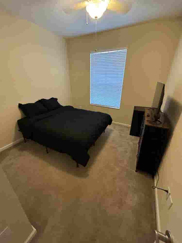 Furnished room w private bathroom