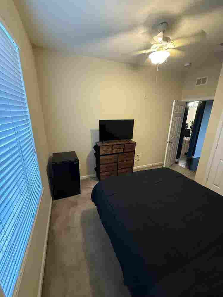 Furnished room w private bathroom