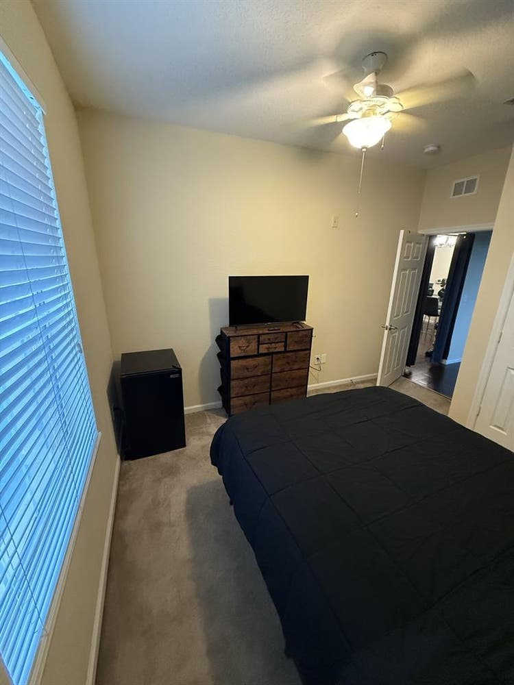 Furnished room w private bathroom