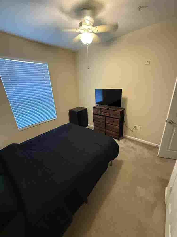 Furnished room w private bathroom