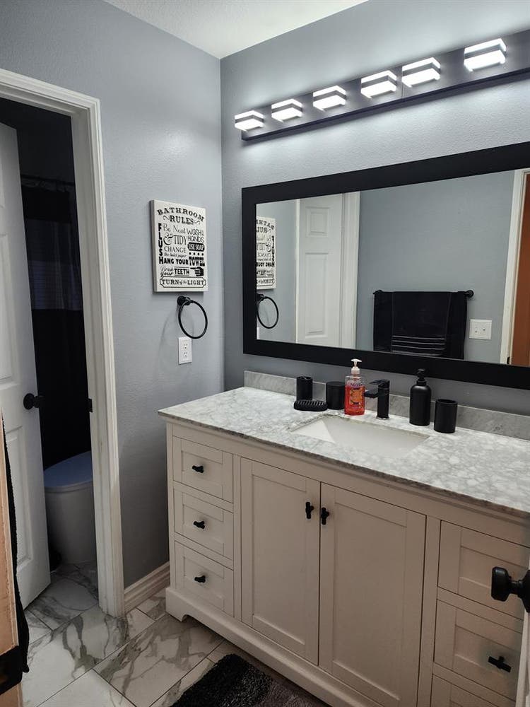 Bedroom with own Bathroom