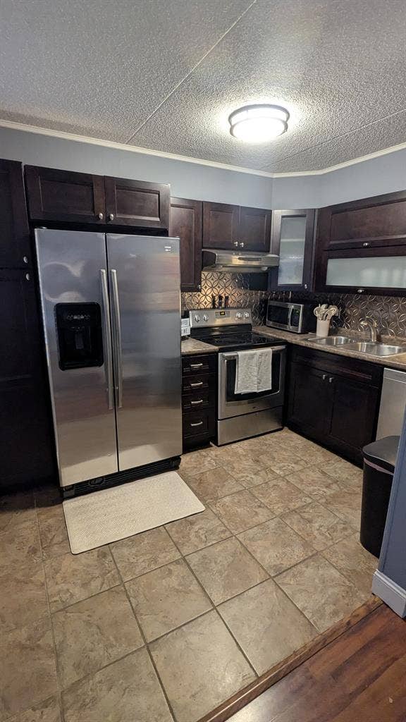 Fully Furnished 2 bed/1 bath