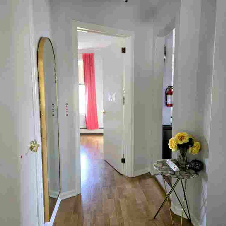 1 Bedroom Apt Available w parking