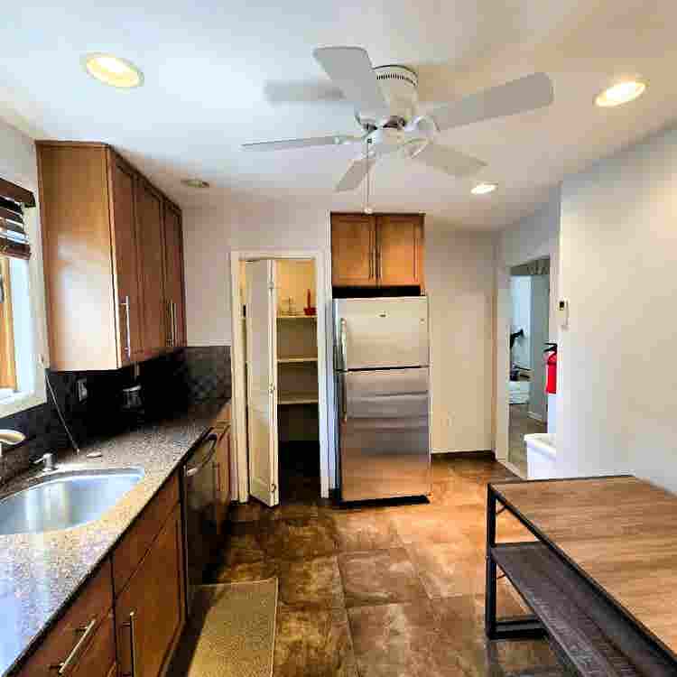 1 Bedroom Apt Available w parking