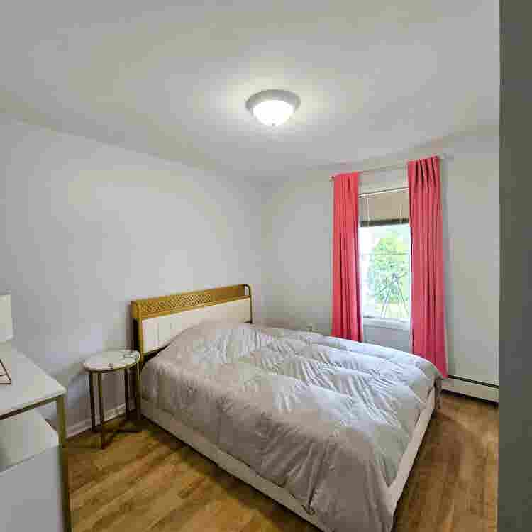 1 Bedroom Apt Available w parking