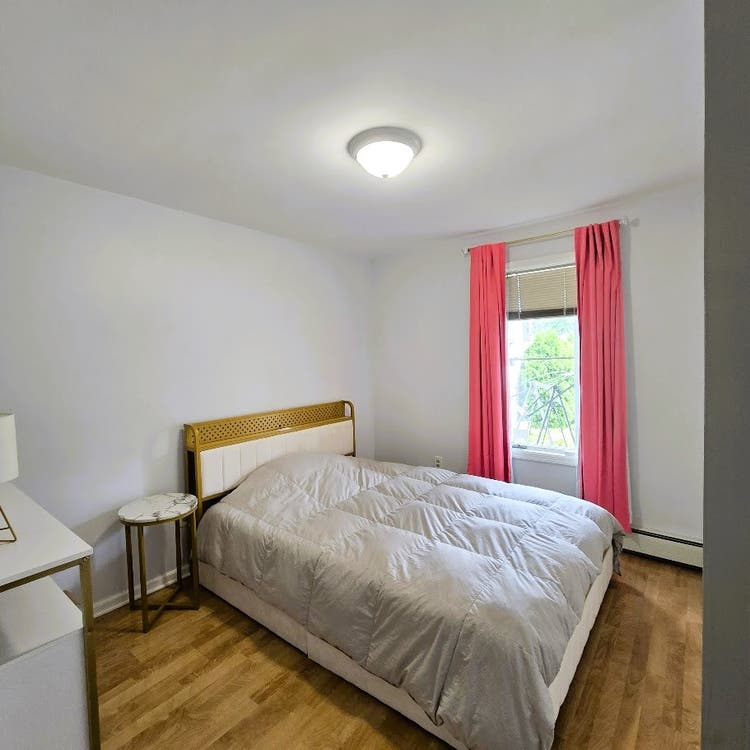 1 Bedroom Apt Available w parking