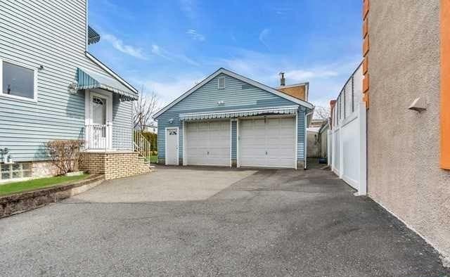 1 Bedroom Apt Available w parking