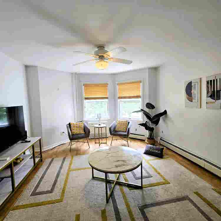 1 Bedroom Apt Available w parking