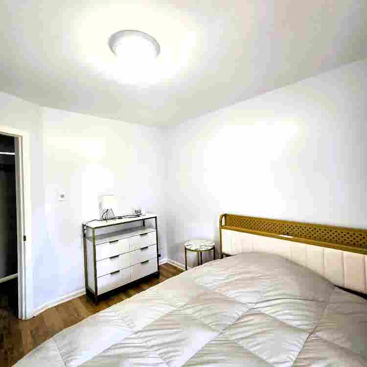 1 Bedroom Apt Available w parking