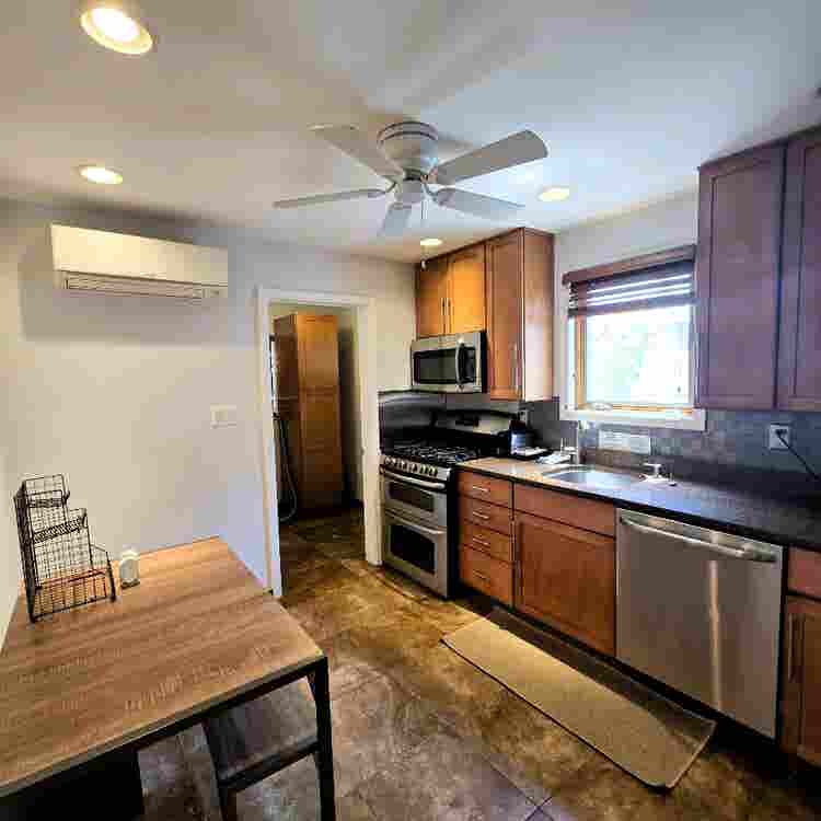 1 Bedroom Apt Available w parking
