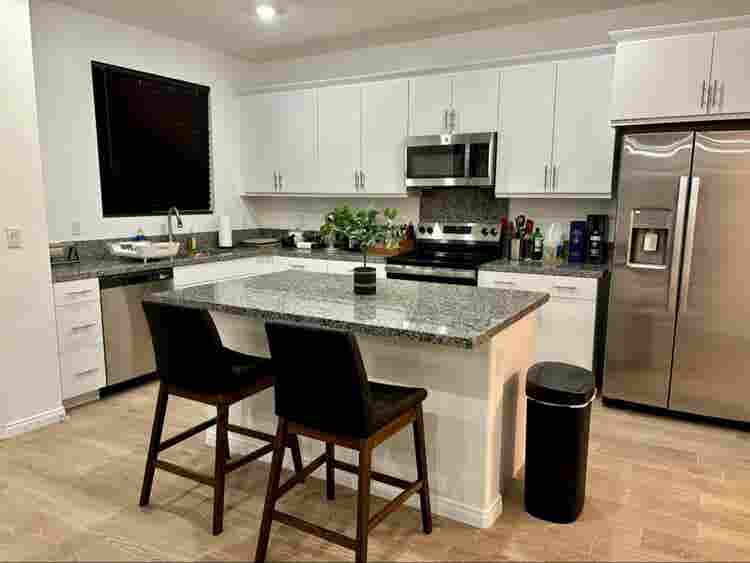 Private Room/Bath Available to Rent