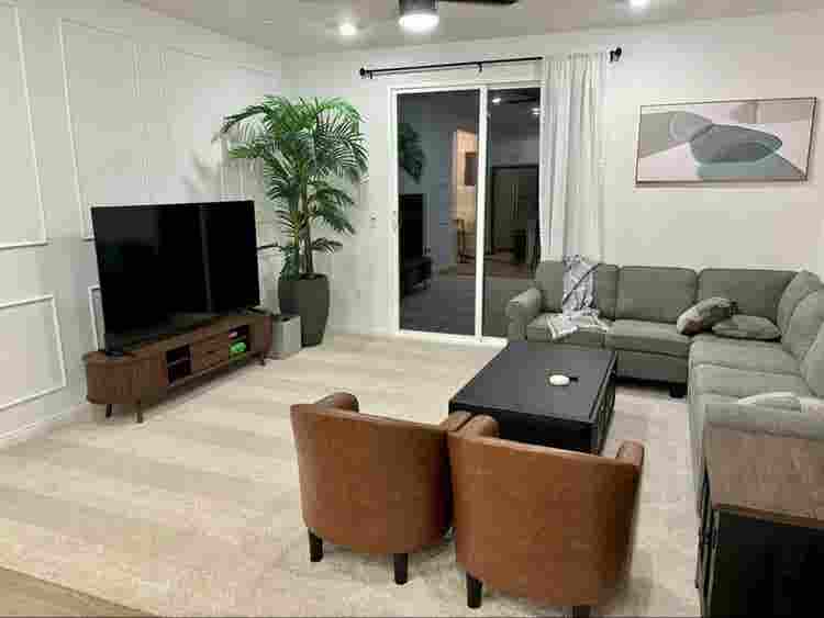 Private Room/Bath Available to Rent