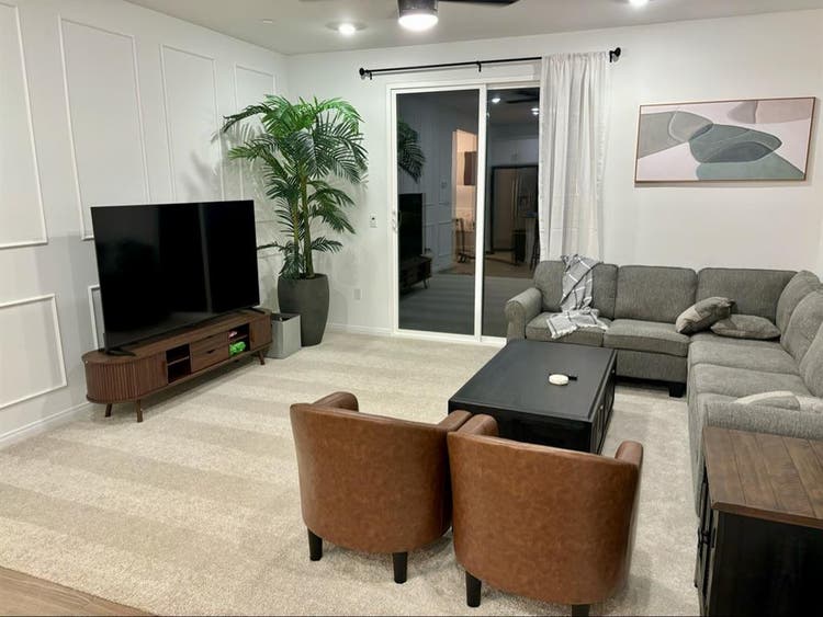Private Room/Bath Available to Rent