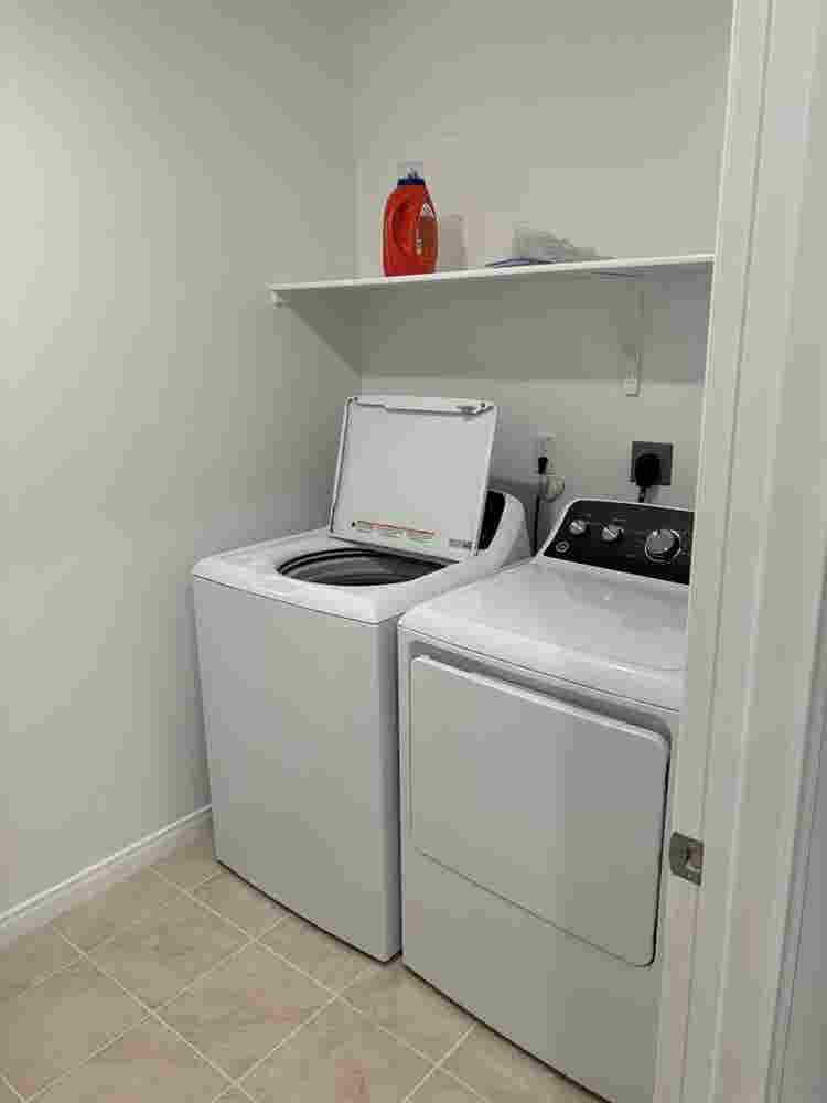 Private Room/Bath Available to Rent