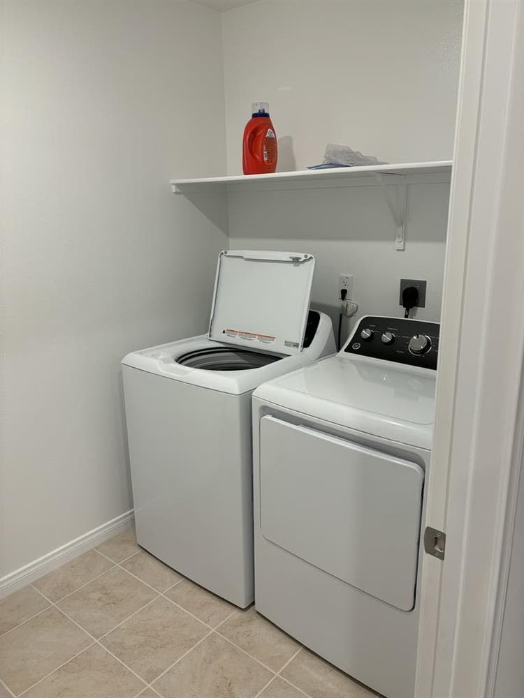 Private Room/Bath Available to Rent