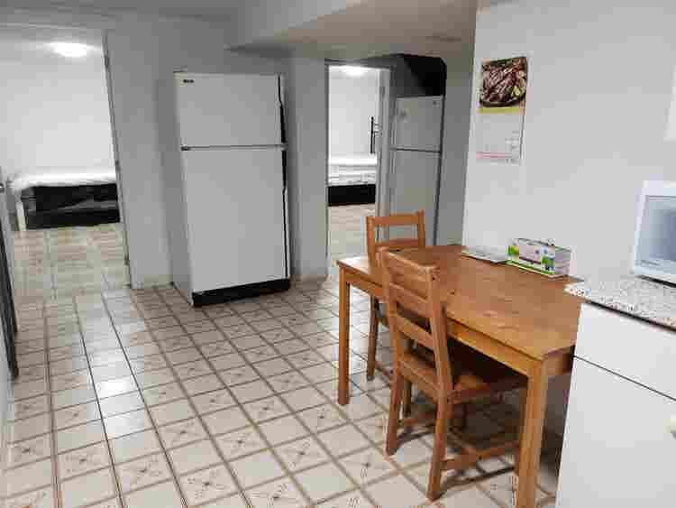 Private room-Renfrew St & E.1st Ave