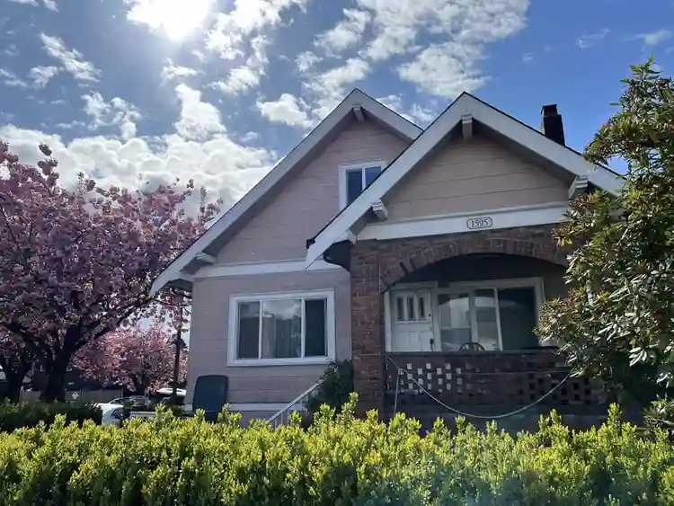 Private room-Renfrew St & E.1st Ave