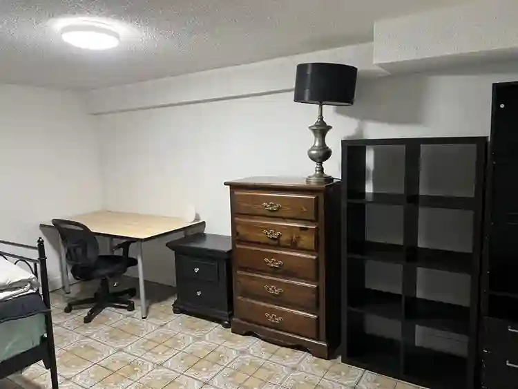 Private room-Renfrew St & E.1st Ave