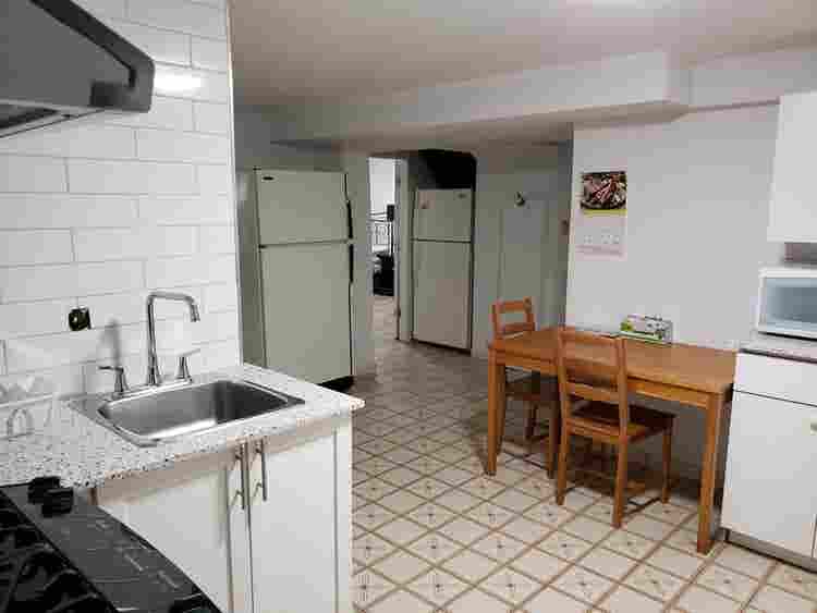 Private room-Renfrew St & E.1st Ave