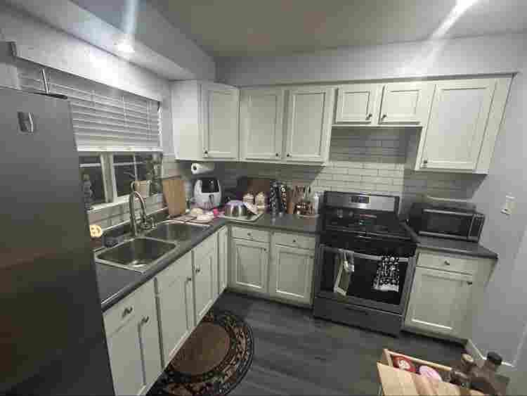 Room for Rent in 2-Bedroom duplexx