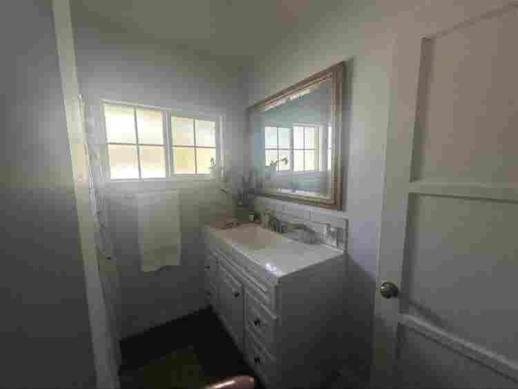 Room for Rent in 2-Bedroom duplexx