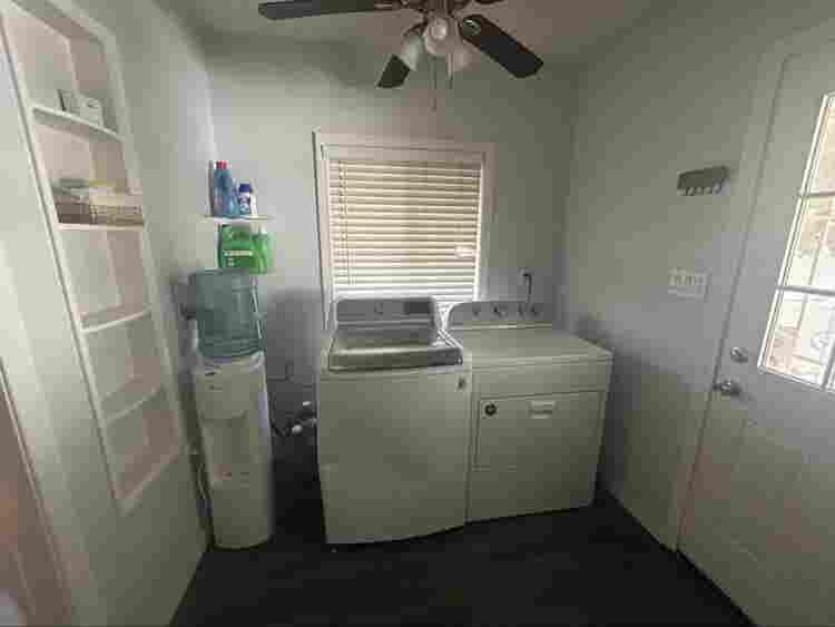 Room for Rent in 2-Bedroom duplexx