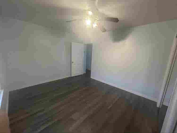 Room for Rent in 2-Bedroom duplexx