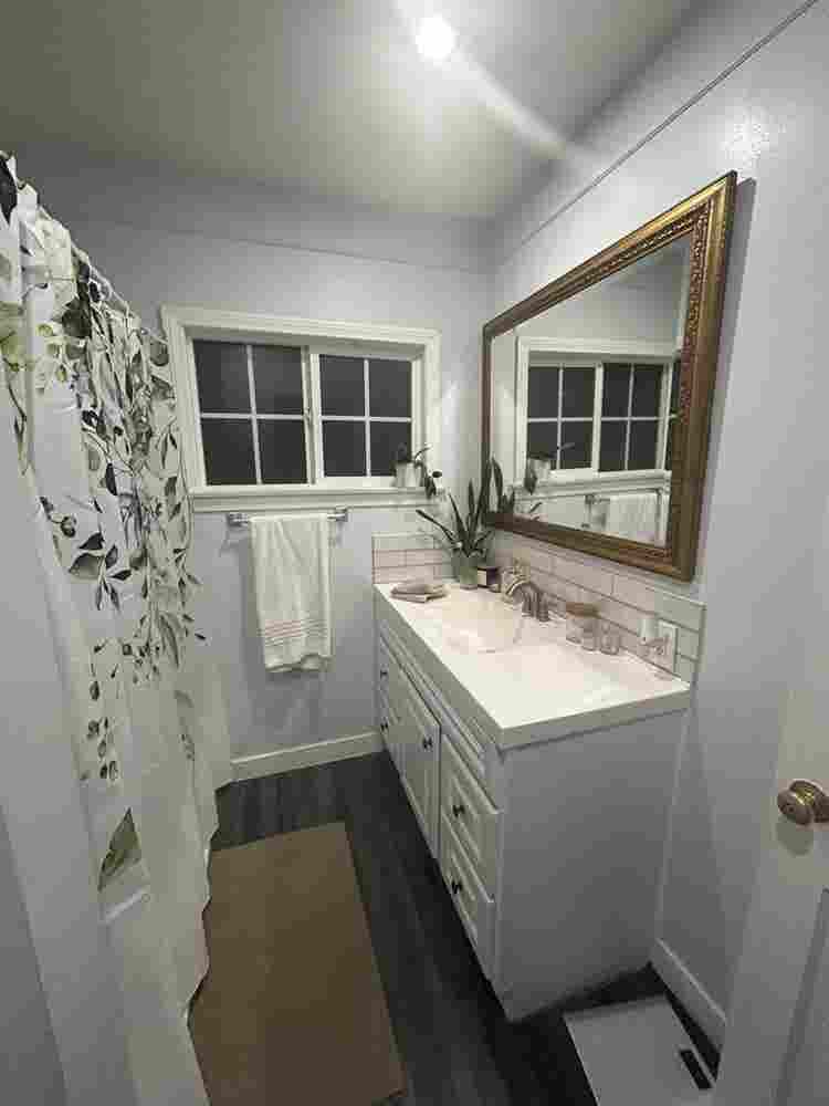 Room for Rent in 2-Bedroom duplexx