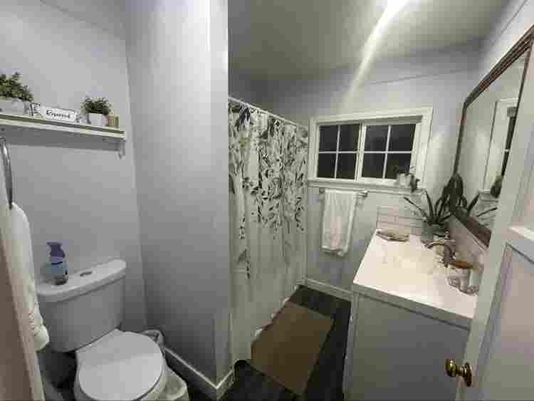 Room for Rent in 2-Bedroom duplexx