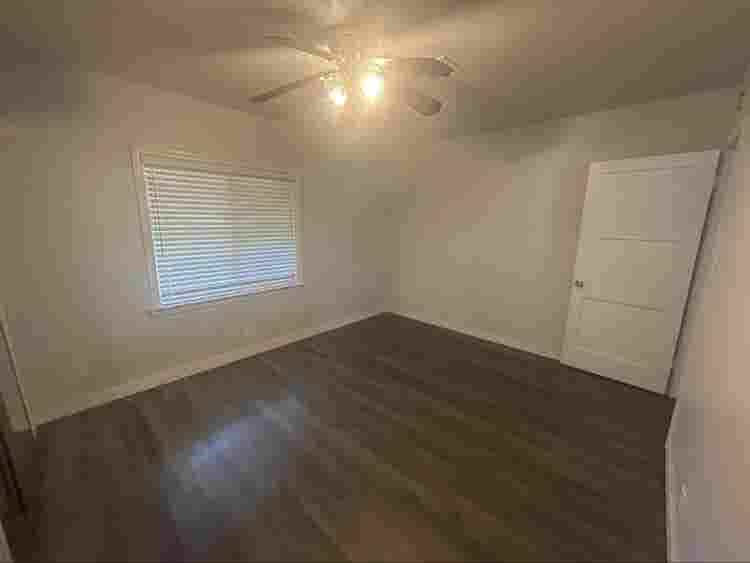 Room for Rent in 2-Bedroom duplexx