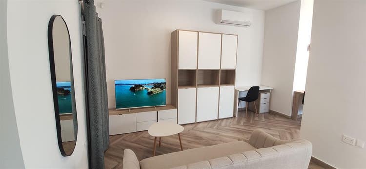Swieqi -Brand New studio maisonette