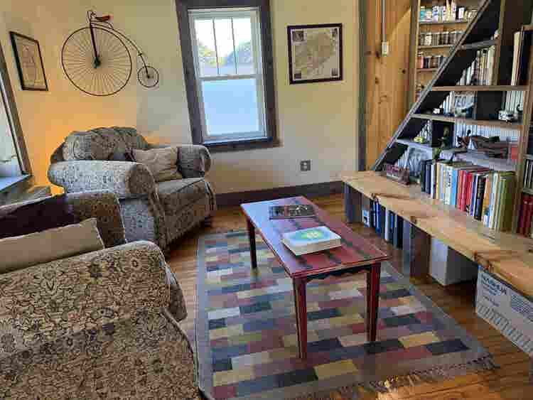 Private Bedroom w/small house-share