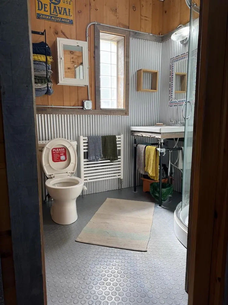 Private Bedroom & Small House Share